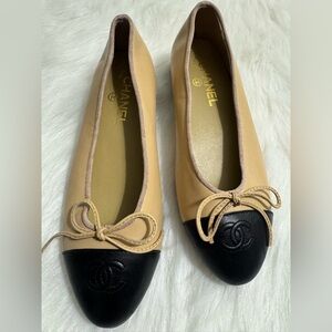 Women's Black and Tan Ballet Flats